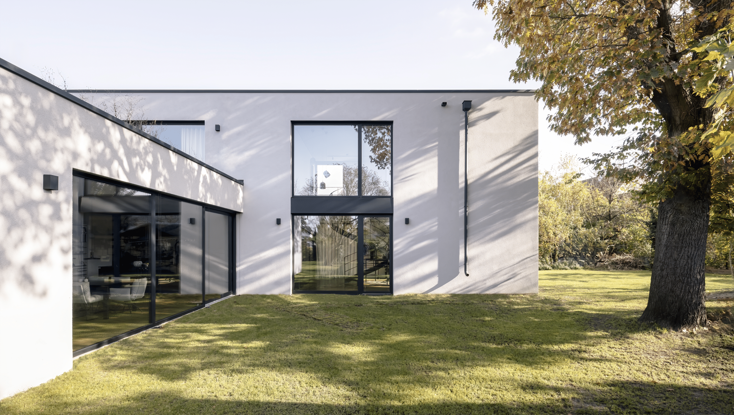 Das-Hinterhofhaus-Nachervdichtung-im-Ortskern